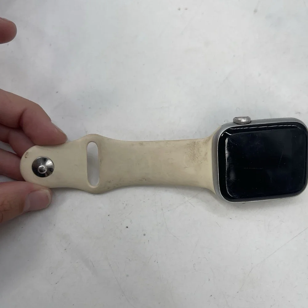 Apple Watch Series 5 44MM Black with White Band A2093 READ #0642 Z65/28 (VH)